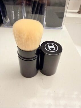 CHANEL Black Retractable Kabuki Brush with Beige Bristles